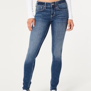 Hollister Dark Wash LOW-RISE DARK WASH SUPER SKINNY JEANS in 3L